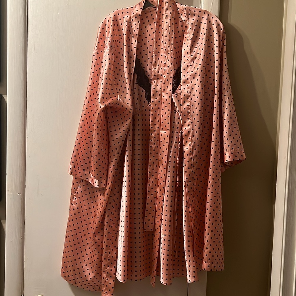 Like New: Ambrielle Intimates Robe (Pairs well with Nightgown) Bundle & Save!